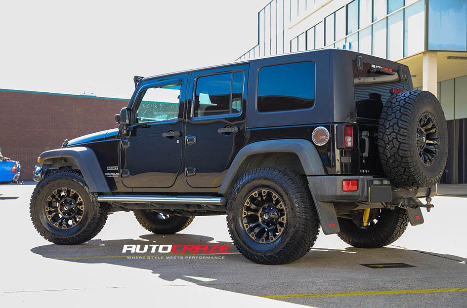 JEEP-WRANGLER-VAPOR-BLACK-MACHINED-WITH-DARK-TINT